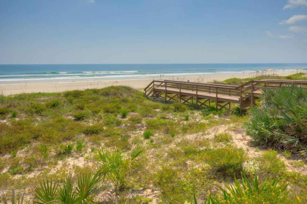 Sea La Vie Beach Oceanfront Patio Pet Friendly Jacksonville Beach Exterior photo